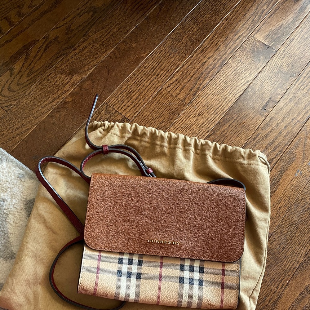 Authentic' Burberry crossbody bag